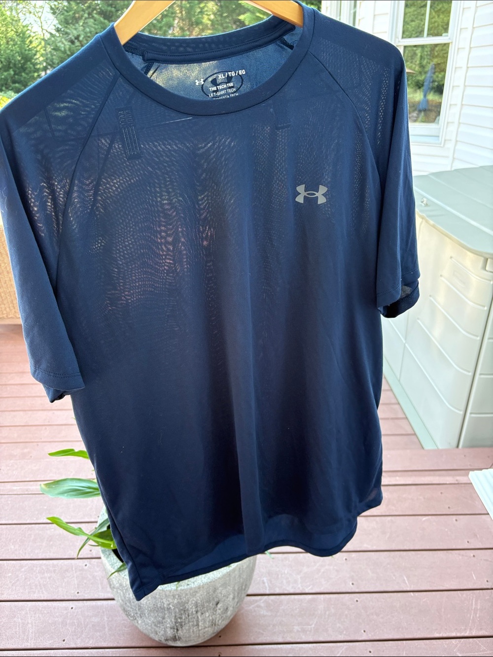 Under Armour Men’s Dark Navy Short Sleeve Performance Shirt